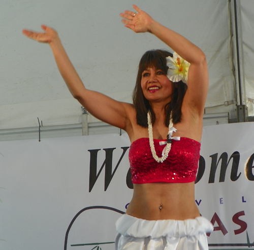 Hula dances from the Polynesian and Hawaiian Islands peformed by Polynesian Hula Fusion