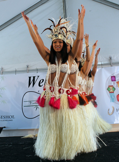 Hula dances from the Polynesian and Hawaiian Islands peformed by Polynesian Hula Fusion