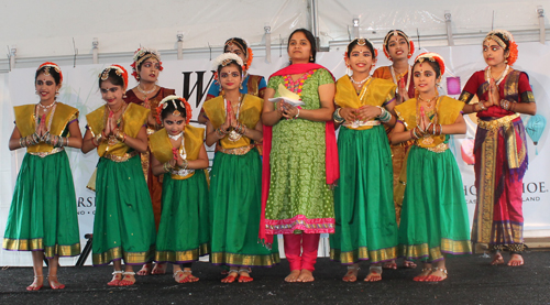 Kalyani Veturi Kuchipudi dancers