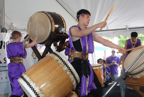 Mame Daiko taiko drummers at Cleveland Asian Festival