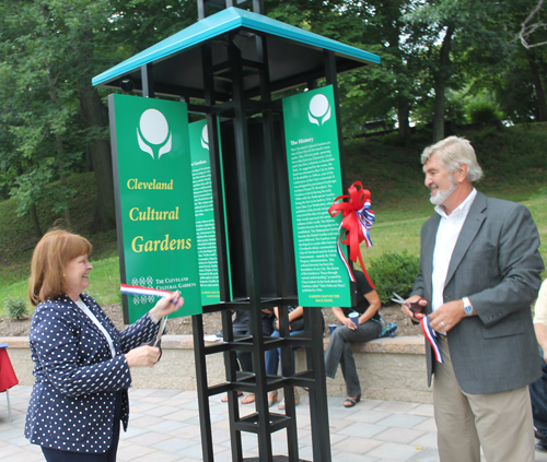 Paul Burik and Sheila Murphy Crawford cut the ribbon on the new Kiosk