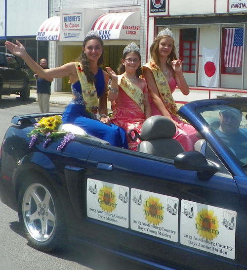 Austinburg maidens at  Ashtabula Parade
