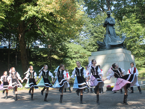 Lucina Slovak Folk Ensemble