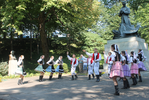 Lucina Slovak Folk Ensemble