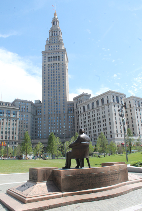statue of Mayor Tom L Johnson in Cleveland