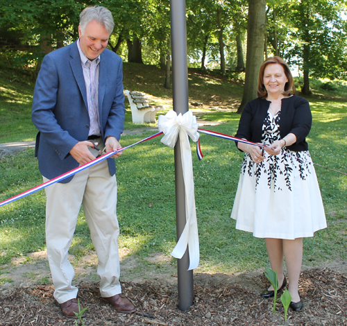 Chris Ronayne and Sheila Murphy Crawford cut the ribbon