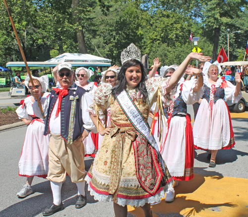 Czechs in Parade of Flags