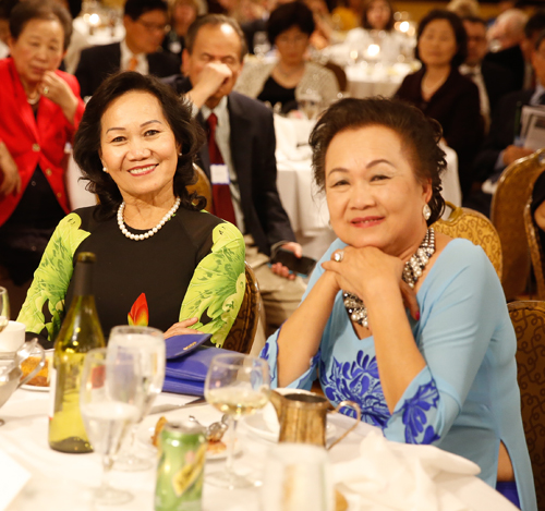 Gia Hoa Ryan and sister