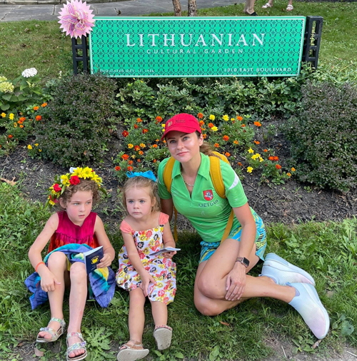 Lithuanian Cultural Garden Mom and daughters