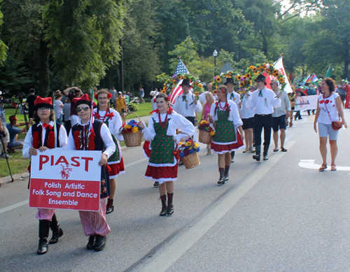 Polish Cultural Garden in Parade of Flags at One World Day