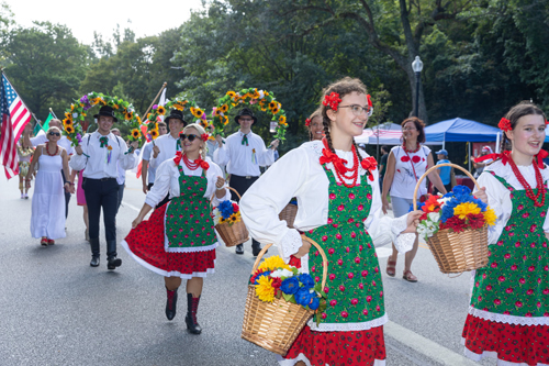 Polish Cultural Garden in Parade of Flags at One World Day