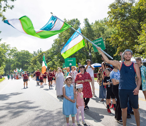 Uzbek community in Parade of Flags at One World Day 2021