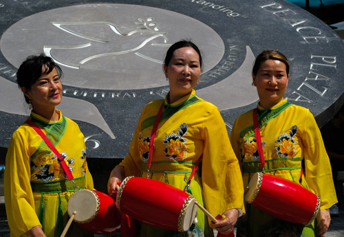 Chinese performers in the Centennial Plaza