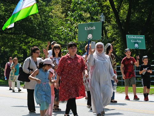 Uzbek community in Parade of Flags at One World Day 2021