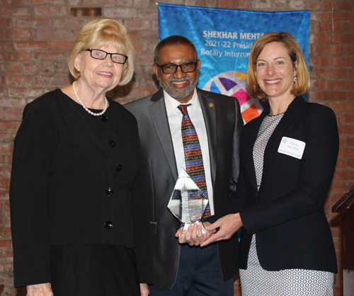 Ingrida Bublys, Yunus Badat and Carina Van Vliet with award