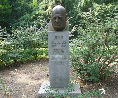 Jean Sibelius statue in Finnish Cultural Garden in Cleveland Ohio (photos by Dan Hanson)