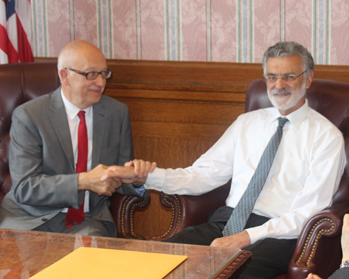 Rouen Mayor Robert and Cleveland Mayor Jackson in Red Room in Cleveland City Hall