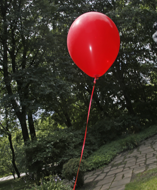 99 red balloons event