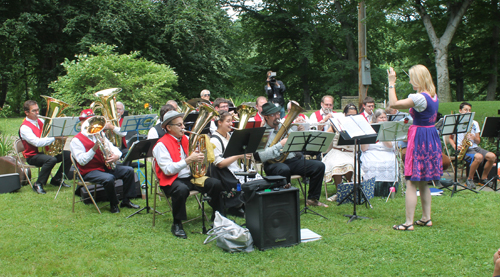 Cleveland Donauschwbische Blaskapelle in front of Goethe-Schiller statue