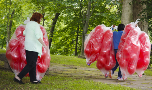 Debbie Hanson and 99 red balloons