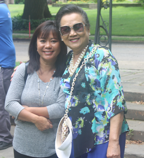 Oanh Loi-Powell and Gia Hoa Ryan