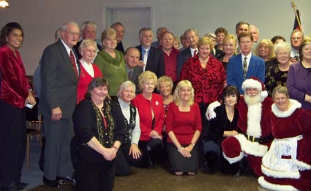 German Americans pose with Santa Claus in Cleveland