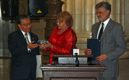 Mexican Consul Vincente Sanchez-Ventura with Lucy Torres and Mayor Jackson