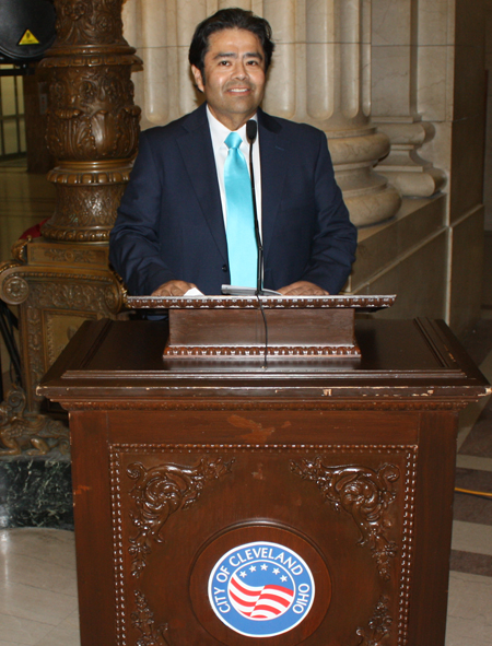 Eduardo Romero at Podium