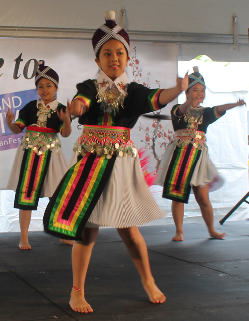 Paj Tawg Tshiab, Hmong Dance of Blooming Flowers, performed traditional Hmong dances in beautiful costumes at the 2016 Cleveland Asian Festival