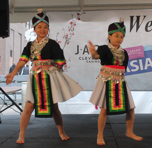 Paj Tawg Tshiab, Hmong Dance of Blooming Flowers, performed traditional Hmong dances in beautiful costumes at the 2016 Cleveland Asian Festival