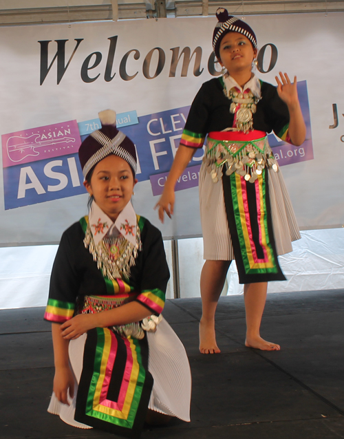 Paj Tawg Tshiab, Hmong Dance of Blooming Flowers, performed traditional Hmong dances in beautiful costumes at the 2016 Cleveland Asian Festival