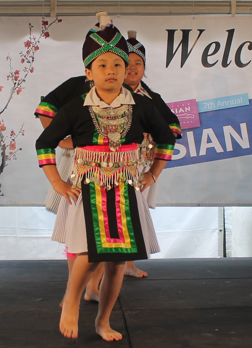 Paj Tawg Tshiab, Hmong Dance of Blooming Flowers, performed traditional Hmong dances in beautiful costumes at the 2016 Cleveland Asian Festival