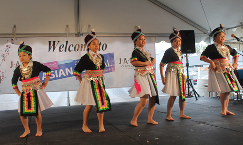 Paj Tawg Tshiab, Hmong Dance of Blooming Flowers, performed traditional Hmong dances in beautiful costumes at the 2016 Cleveland Asian Festival