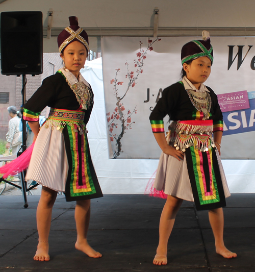 Paj Tawg Tshiab, Hmong Dance of Blooming Flowers, performed traditional Hmong dances in beautiful costumes at the 2016 Cleveland Asian Festival