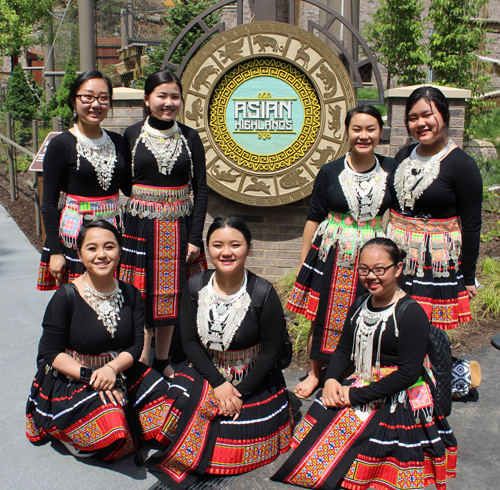 aj Tawg Tshiab (blooming flower) traditional Hmong dance group  at Cleveland Metroparks Zoo