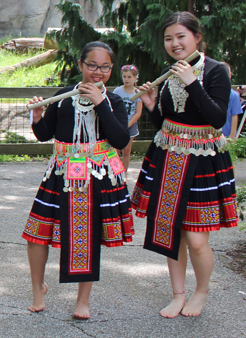 Paj Tawg Tshiab (blooming flower) traditional Hmong dance group  at Cleveland Metroparks Zoo