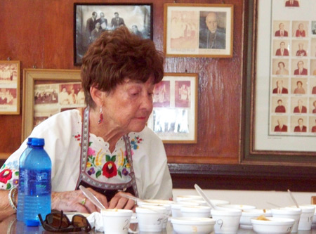 Jenny Brown judging 2010 Cleveland Hungarian Goulash Gulyas Cook-Off 