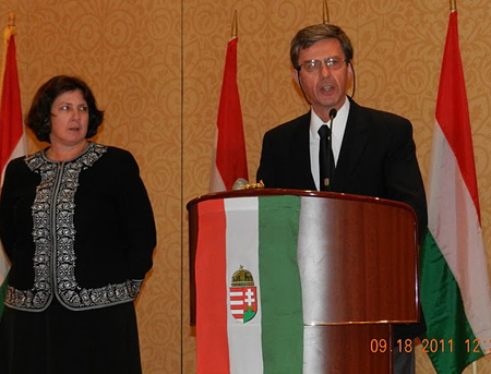 Dr Peter Forgach introduces Gabriella Nadas as recipient of the Hungarian President's Medal of Merit.