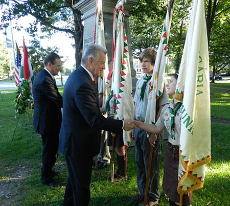 President Pal Schmitt greets Hungarian Scouts at the Kossuth statue