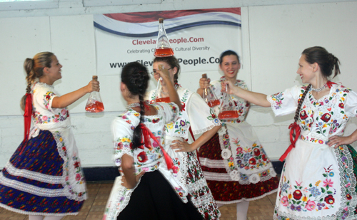 Traditional Hungarian Bottle Dance (Uveges)