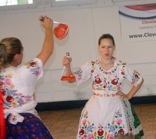 Traditional Hungarian Bottle Dance (Uveges)