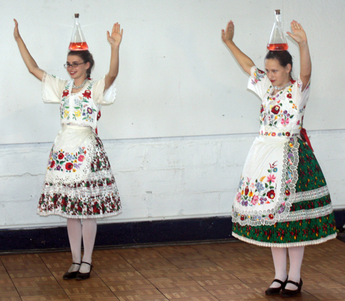 Traditional Hungarian Bottle Dance (Uveges)