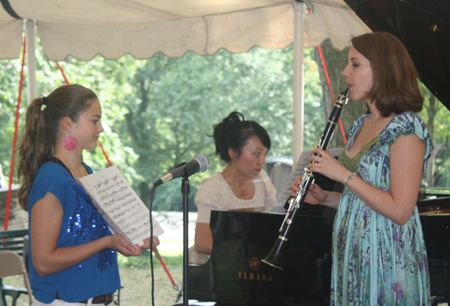 Pianist Yuka Nakayama and Clarinetist Jennifer Hublin of the Aurora School of Music 