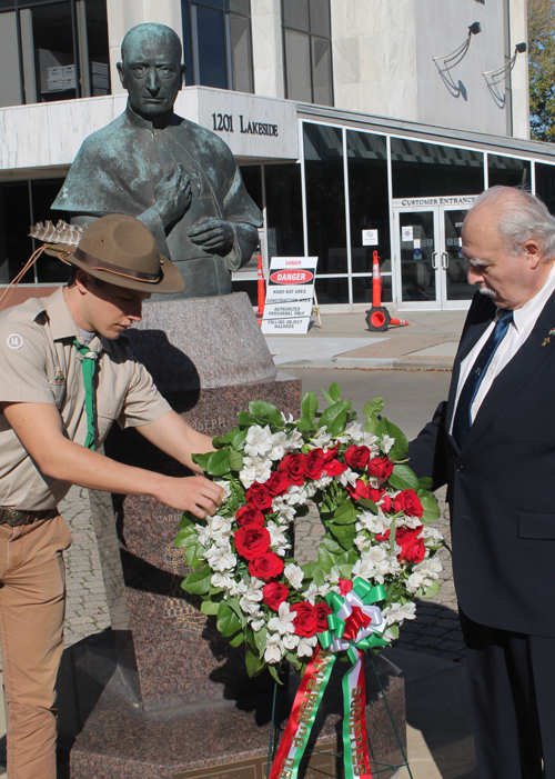 Placing wreath at Hungarian Cardinal Mindszenty statue