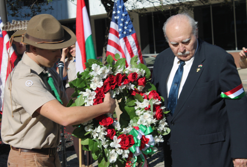 Placing wreath at Hungarian Cardinal Mindszenty statue