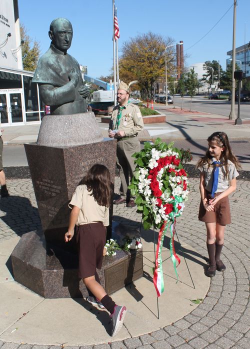 Placing wreath at Cardinal Mindszenty statue