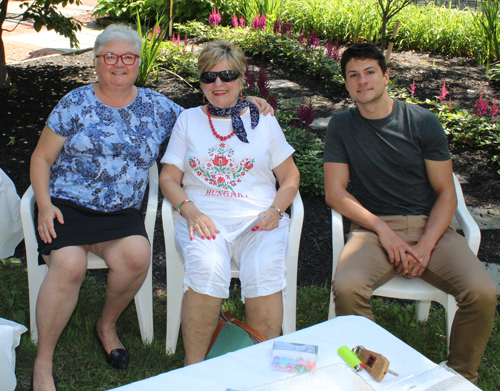 Hungarian Garden volunteers