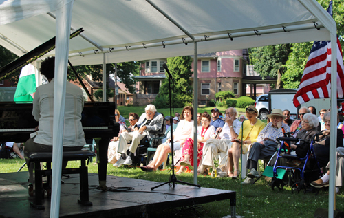 Omar Ramirez-Perez  performing