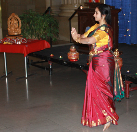 Sujatha Srinivasan from Kala Mandir School of Dance performed the Ganesh Vandana