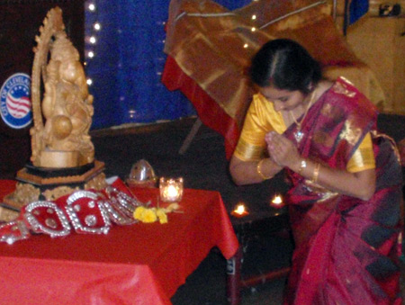 Sujatha Srinivasan from Kala Mandir School of Dance performed the Ganesh Vandana